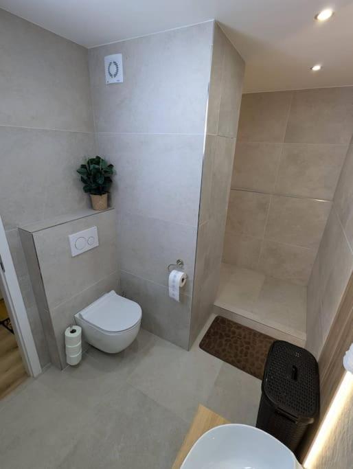 זנוימו Cool Apartment מראה חיצוני תמונה
